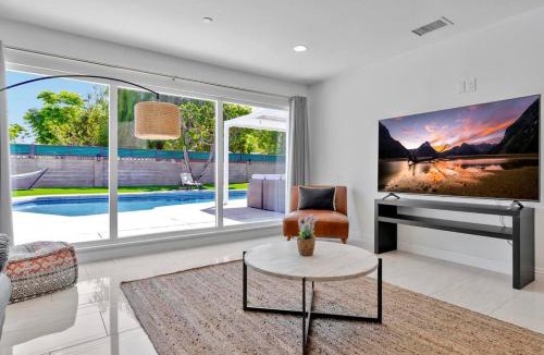 Anaheim Resort House | New cheerful villa, Pool, Spa, Mini Golf, Game room, Fire pit next to Disneyland
