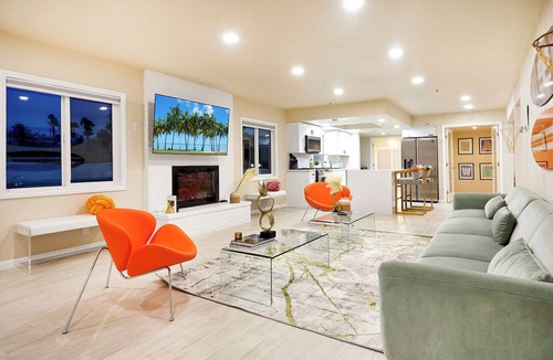 Racquet Club West House | New Chic Remodel w/Heated Pool, Jacuzzi, Mini Golf, Bikes, Dry Bar, Coffee Bar