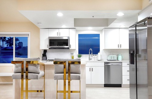 Racquet Club West House | New Chic Remodel w/Heated Pool, Jacuzzi, Mini Golf, Bikes, Dry Bar, Coffee Bar