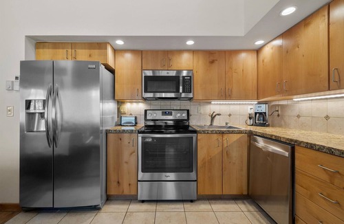 Century West Condo | New! Cozy Bend Escape | Hot Tub | Forest Views