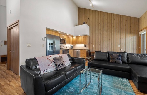 Century West Condo | New! Cozy Bend Escape | Hot Tub | Forest Views
