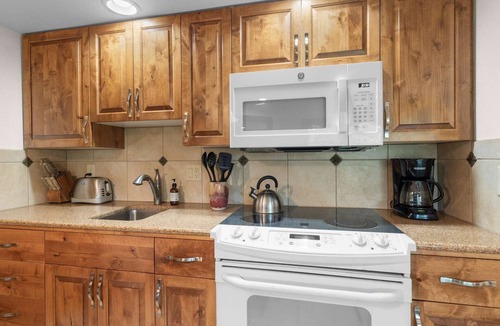 Century West Condo | New! Cozy Condo | Hot Tub - Pool | Steps to River Trail
