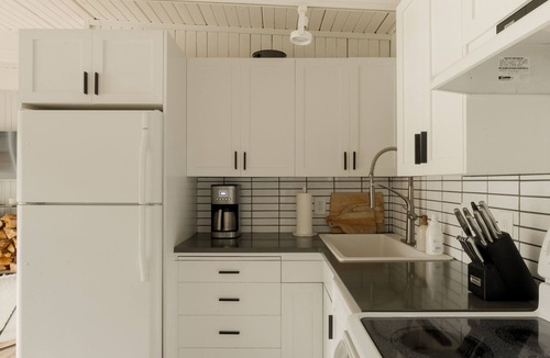 Neskowin Cottage | New! Cutest Cottage on the Oregon Coast + Hot Tub + Steps to the Beach!