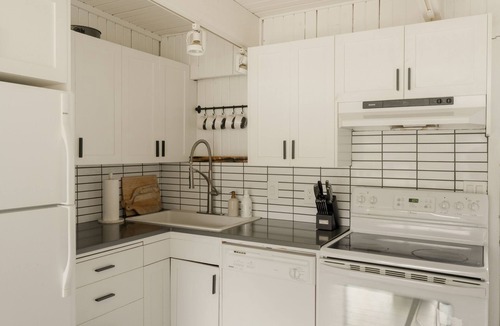 Neskowin Cottage | New! Cutest Cottage on the Oregon Coast + Hot Tub + Steps to the Beach!