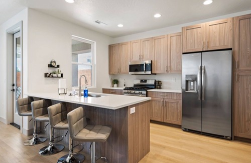 Santa Clara House | New End Unit Townhome- POOL NOW OPEN FOR THE SEASON!