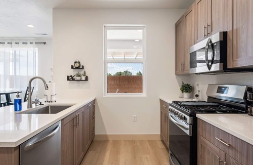 Santa Clara House | New End Unit Townhome- POOL NOW OPEN FOR THE SEASON!