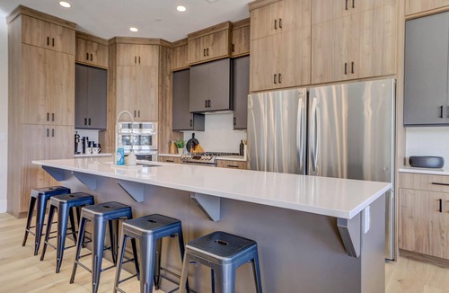 Washington Fields Villa | New | Family Reunions | Corporate Retreats | Private Pool | Sleeps 23