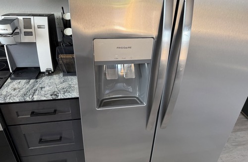 Altamont House | New Furnished 3+ Bedroom House Free WiFi-Parking close to Downtown & Crater Lake