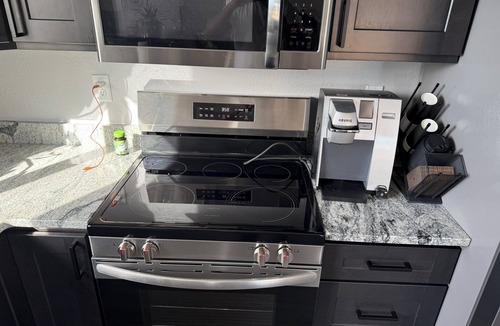Altamont House | New Furnished 3+ Bedroom House Free WiFi-Parking close to Downtown & Crater Lake