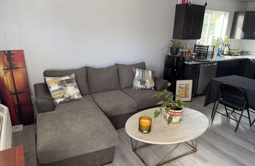 Altamont House | New Furnished 3+ Bedroom House Free WiFi-Parking close to Downtown & Crater Lake