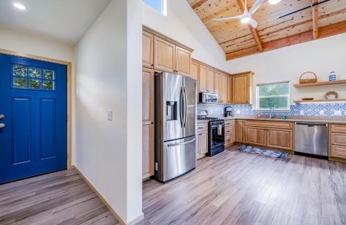 Cleone House | New Home- Minutes from Beach Foosball & Yard