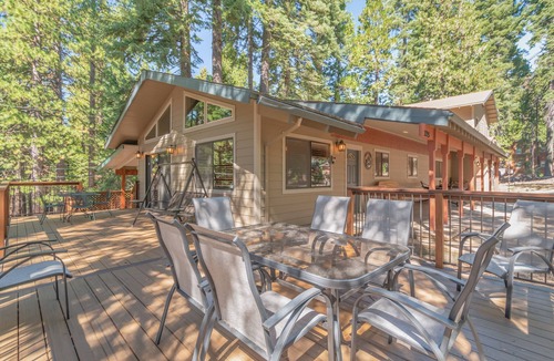 Dorrington Cabin | *NEW HOT TUB* DOG FRIENDLY, 4 BR IN BIG TREES VILLAGE W/FREE ACCESS TO BTV REC C
