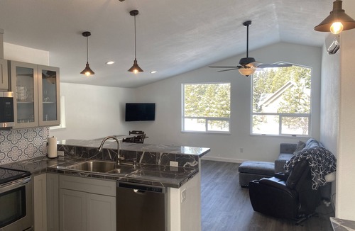 Mount Shasta Apartment | New hot tub in apartment close to everything outdoors
