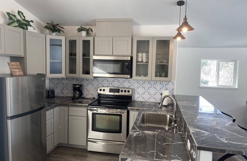 Mount Shasta Apartment | New hot tub in apartment close to everything outdoors