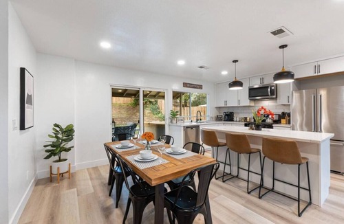 Carmichael House | NEW! * King Beds * Modern Home * 3b2b