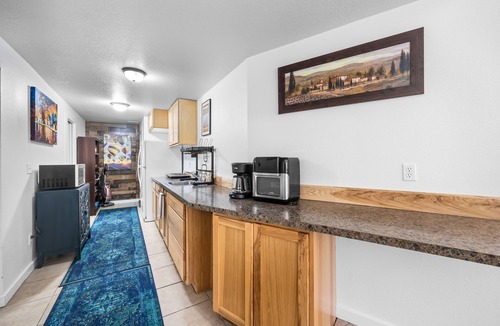 Southeast Bend House | New Listing! Bend Home ~ Hot Tub ~ Dog Friendly