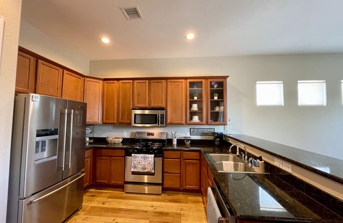 Granville House | NEW LISTING! Charming, remodeled, tastefully decorated, furnishings brand new!
