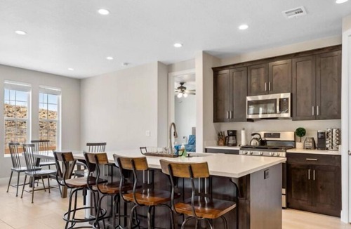 Washington House | *New Listing* Gamers Paradise – Where Play Meets Paradise!