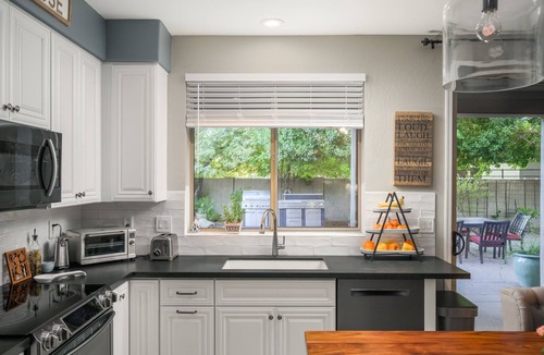 Tempe House | New Listing. Gorgeous Custom Home, Resort Amenities, Heated Pool, Stay in Luxury