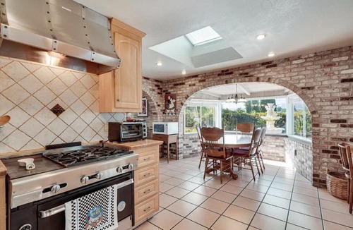 Geyserville House | New Listing Private Wine Estate - Pool And Tastings