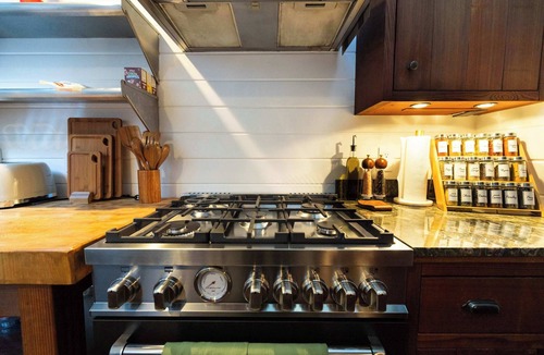 Mill Valley House | New Listing! Redwood tree retreat in Mill Valley