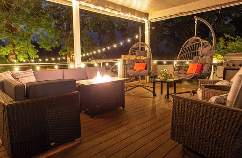 South Gateway House | NEW! LUX - Modern Farmhouse - Sauna, Projector, 10ppl, EV Charger, Pet friendly!