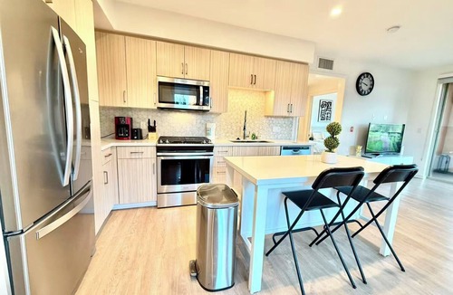 Lake Forest Apartment | New Luxury 1BR Stay in the Heart of Irvine