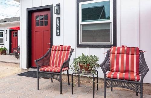 Paso Robles Apartment | New, Luxury King Bedrm, Heart of Downtown, Quaint popular area, EV charger avail