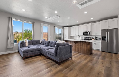 Bunkerville House | New Luxury Townhome Near Golf, Trails & Casinos Sleeps 8 in charming Mesquite