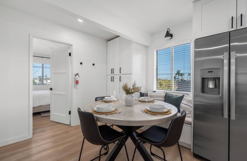 Normal Heights Apartment | *NEW*Modern 1King 1Queen Garage WIFI Central