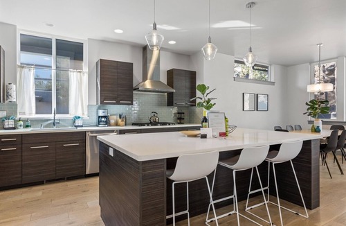 Westbrook Meadows House | New! Modern Bend Retreat | Views | Hot Tub | Fenced Yard