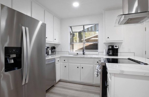 Citrus Heights House | NEW! * Modern Remodeled Home * King Beds * 70" TV