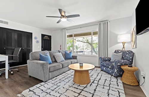 Royal Oak Apartment | New! Modern Upper Flat in Prime Royal Oak Location