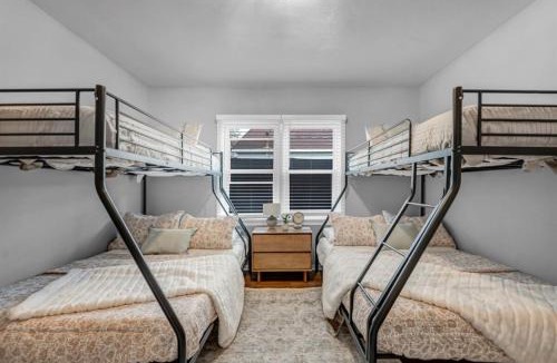 Old Southwest House | New-Near Midtown-HotTub-Firepit-Arlington Manor