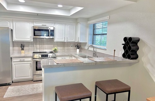 McCormick Ranch Condo | New! No Steps.Sunlit Gated Villa on McCormick Lake & Camelback Trail!