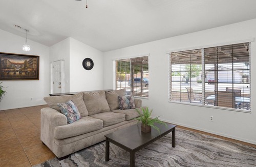 La Buena Vida House | New|RemodeledHome|Westgate|Glendale|3BR|Stadium|Modern