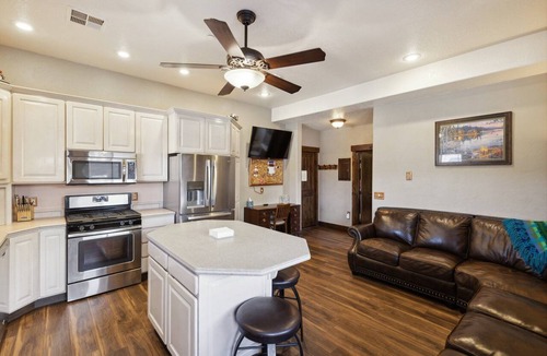 Hildale Apartment | NEW! Room 11 - The Cottage by Zion Cliff Lodge