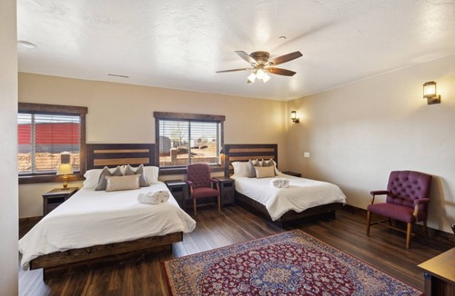 Hildale Cabin | NEW! Room 25 -Kokopelli (1-Bedroom) by Zion Cliff Lodge