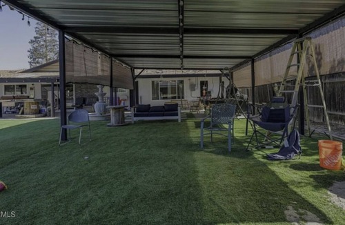 Greenacres House | New! Specious 3-bedroom house in lovely Bakersfield with AC and pool