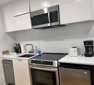 Land Park Apartment | New Stylish Fully Furnished Studio Close to Downtown