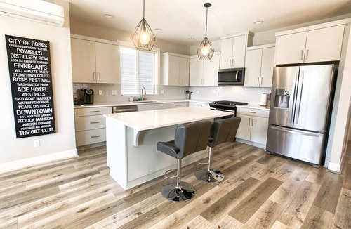 Beaverton House | NEW Stylish LUX 5B/3.5BR Retreat, Close to Parks