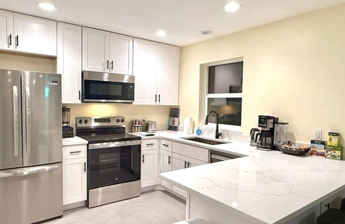Springfield Villa | New Townhome w/comfy King Bed