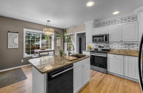 Old Farm District House | New! Wildwood Manor ~ Salt Water Hot Tub ~ Dog Friendly ~ Fire Pit