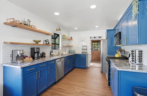 Oakhurst House | New! YMR w/pool/spa/game room/EV/volleyball!