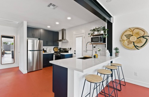 Encanto Condo | Newer, Modern, Work Friendly 2 Bedroom Condo near Downtown PHX