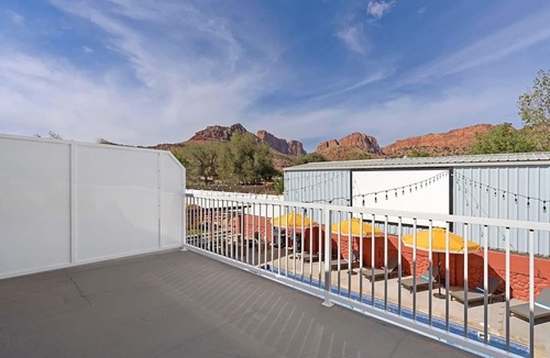 Hildale Apartment | Newly Built 3BR/2BA Full of Amenities: Pool, Hot Tub, Sauna, 1 hr to Zion