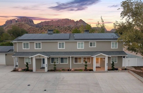Hildale Apartment | Newly Built 3BR/2BA Full of Amenities: Pool, Hot Tub, Sauna, 1 hr to Zion