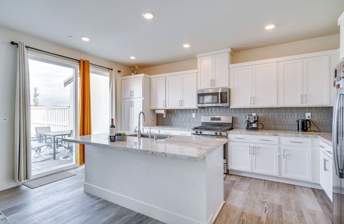 Tracy House | Newly Built Tracy Home w/Backyard + Pool Access!