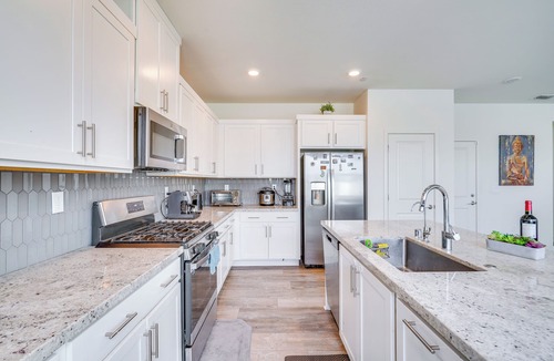 Tracy House | Newly Built Tracy Home w/Backyard + Pool Access!