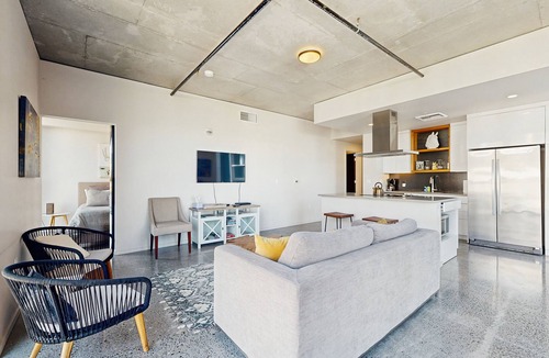Uptown Condo | Newly Finished Nob Hill Condo w/Great Walkability and Central Location